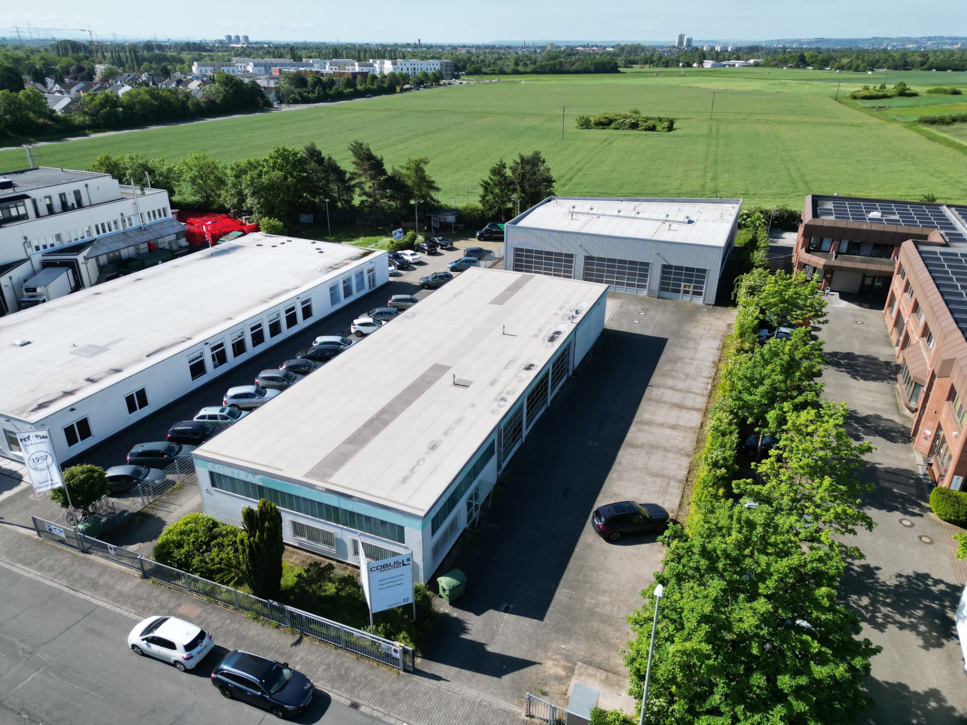 Hallen- und Bürofläche in Wiesbaden-Delkenheim aus der Luft