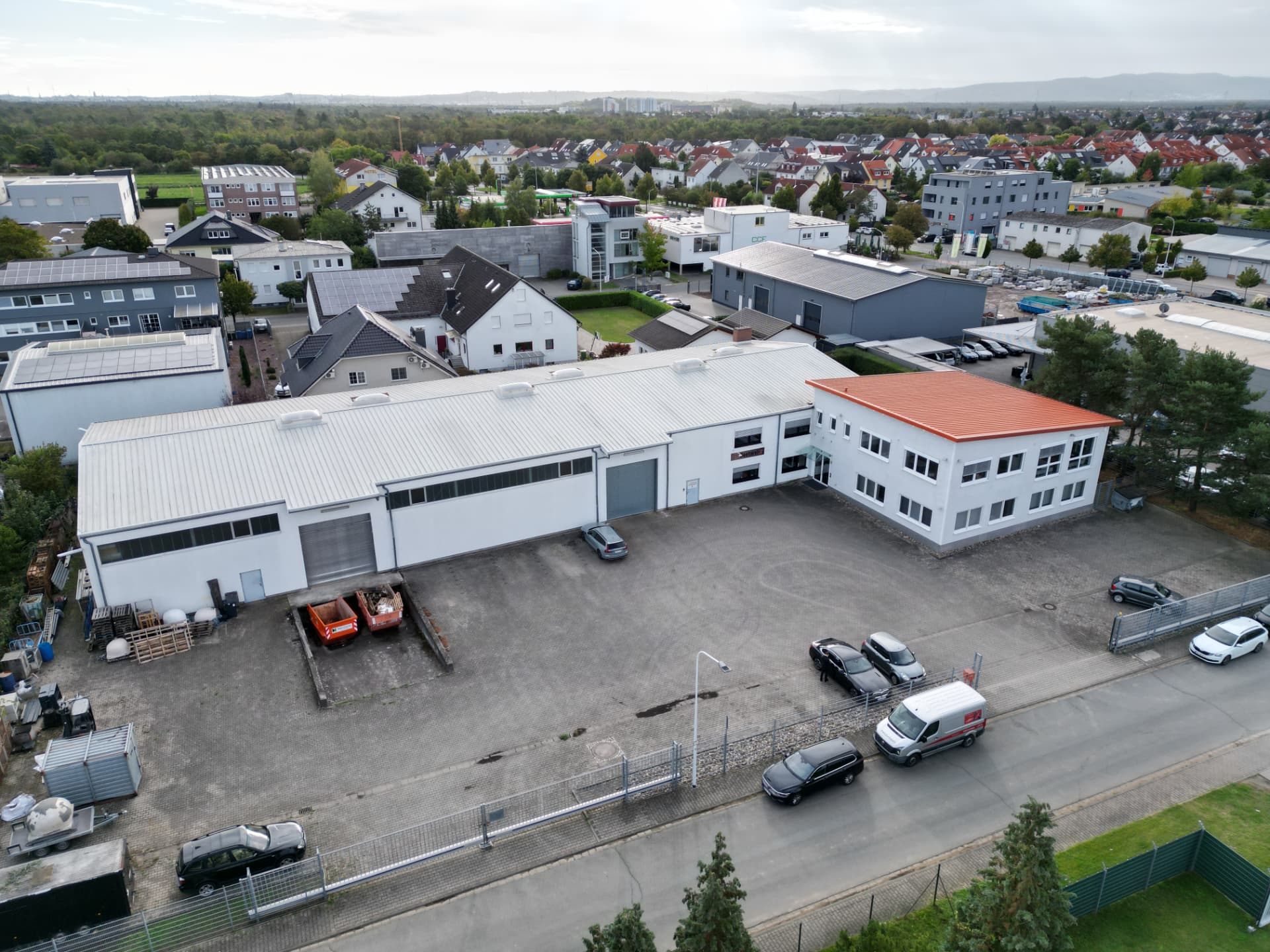 Hallen-, Büro- und Freifläche in Griesheim bei Darmstadt aus der Luft